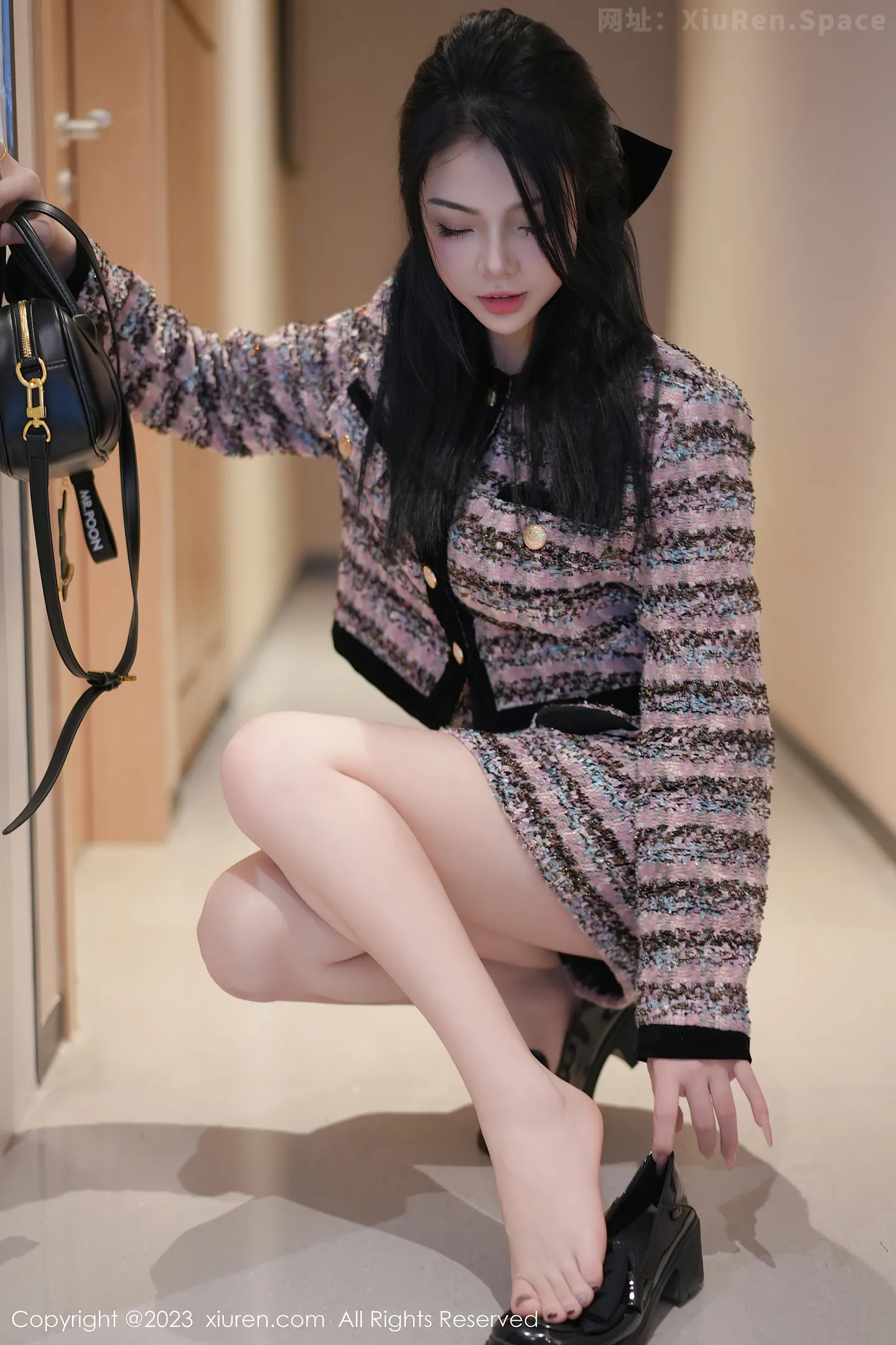 图片[6]-[XiuRen秀人网]VOL.7877 模特媛宝儿boa性感暗粉短裙套装露黑色内衣秀曼妙身姿诱惑写真51P-秀人网官方网站